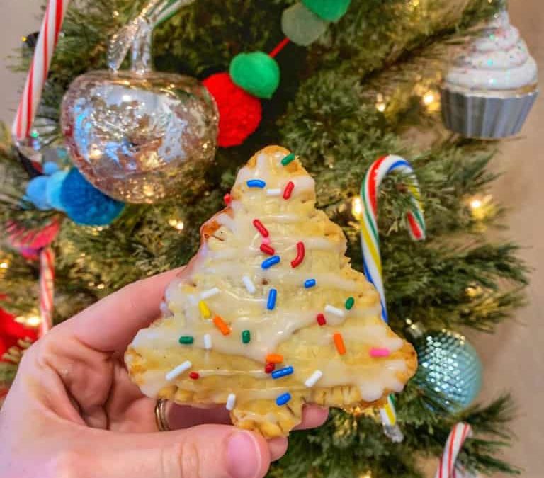 Christmas Tree Hand Pies – A New Holiday Tradition!